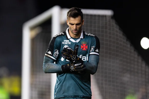 Imagem colorida do jogador Leo Jardim, goleiro do Vasco da Gama