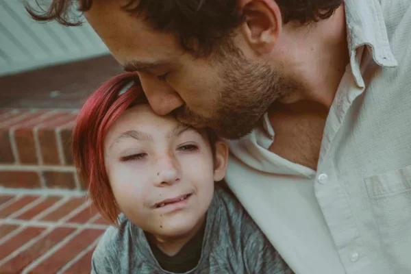 Foto de Daniel Coleman com o filho Isaac