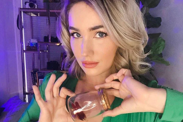 Ex-participante de reality enriquece ao vender seu pum engarrafado