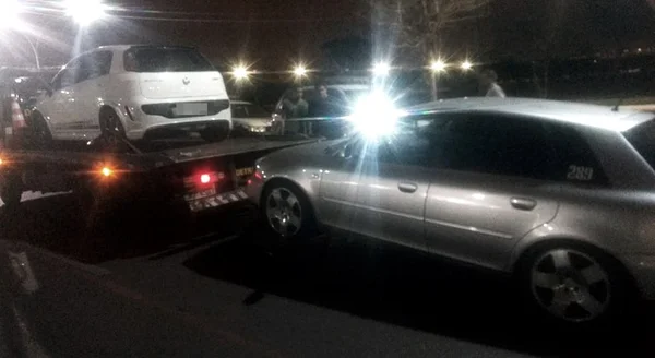 Detran flagra racha no Eixo Monumental e apreende carros. Veja vídeo