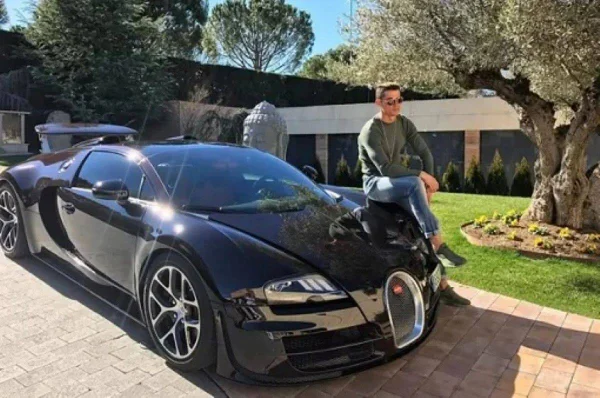 Funcionário bate carro de R$ 10 milhões de Cristiano Ronaldo