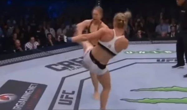 Holly Holm ganha de nocaute de Ronda Rousey no UFC 193