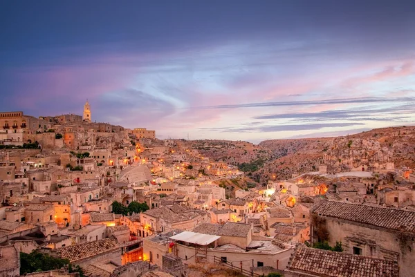 Na foto a cidade de Matera, na Itália, com construções medievais - Metrópoles