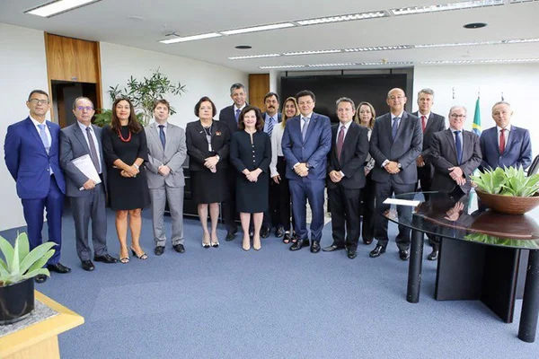 Juízes fazem greve nesta quinta (15) em defesa do auxílio-moradia