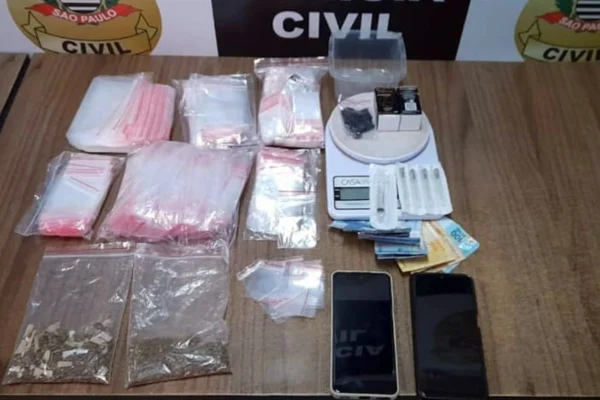 Imagem colorida mostra produtos apreendidos durante a operação Maconha Fitness no interior de São Paulo - Metrópoles