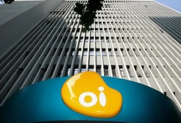 Oi estuda plano para renegociar dívidas sem depender de credores