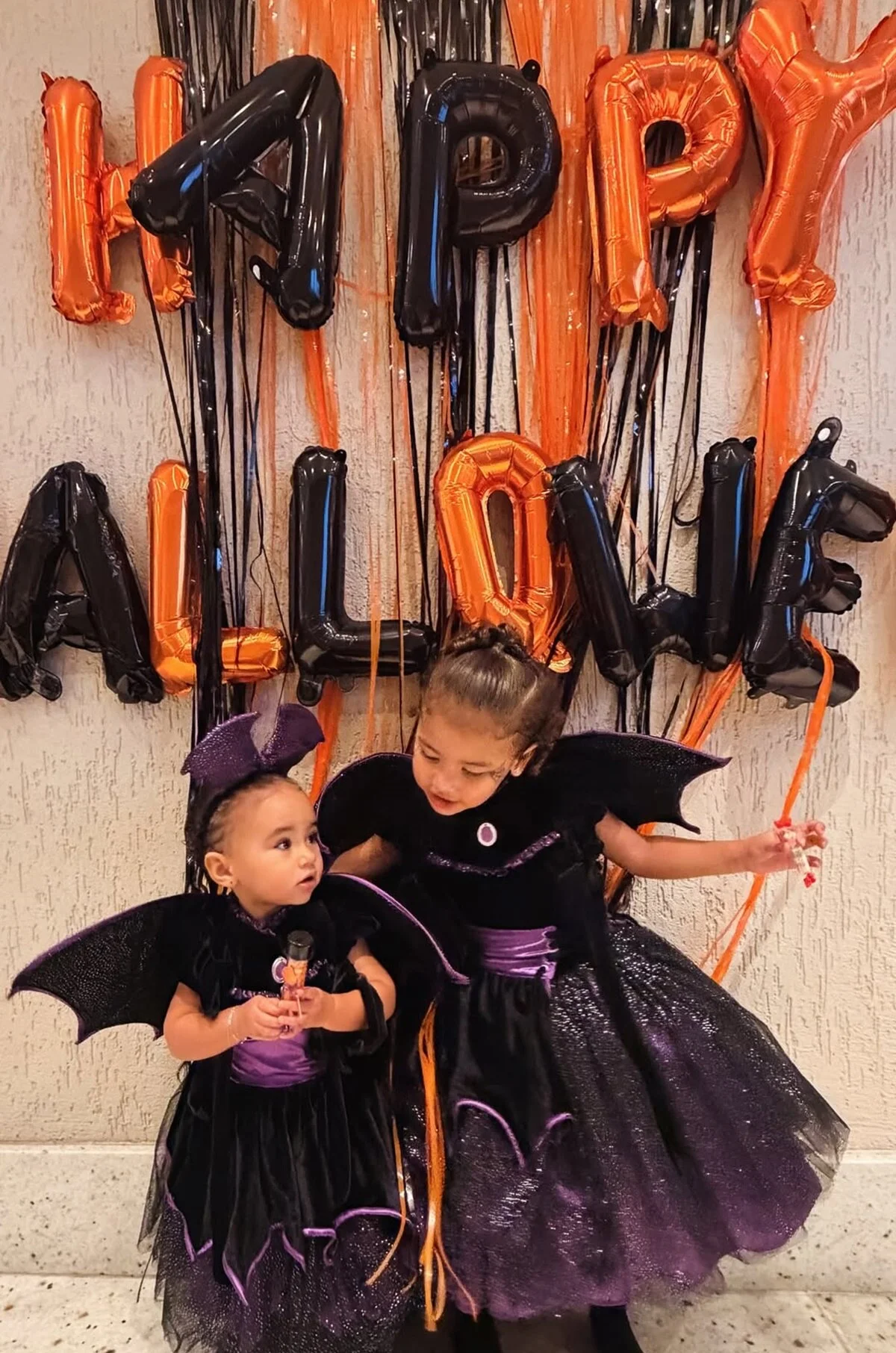 Bruna Biancardi encanta ao mostrar Mavie e Mel fantasiadas para o Halloween Bruna Biancardi encanta ao mostrar Mavie e Mel fantasiadas para o Halloween