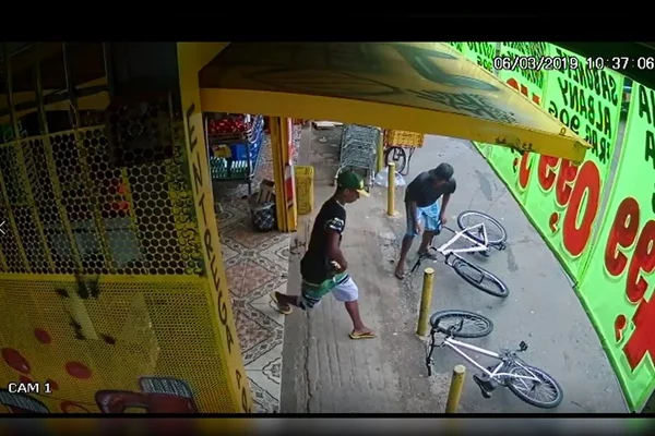 Vídeos mostram assalto em supermercado do DF