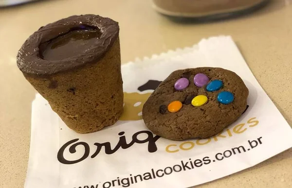 Original Cookies: conheça o cappuccino servido em copo de biscoito
