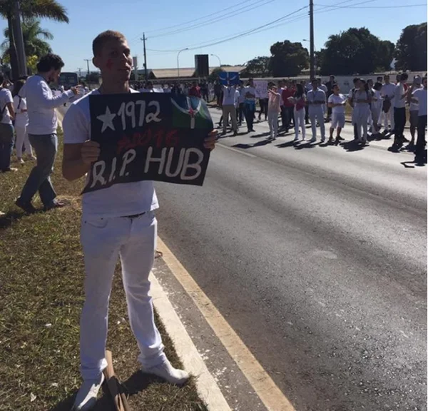 Estudantes de medicina suspendem atendimentos no HUB nesta quarta
