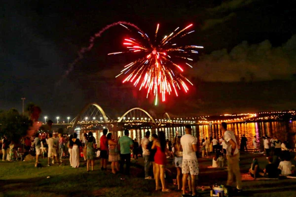 Confira fotos da chegada de 2021 em Brasília e no Brasil