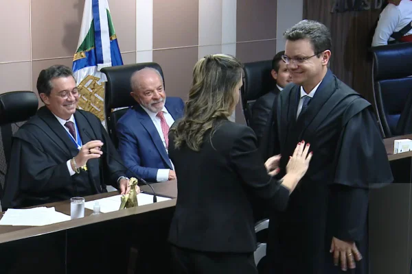 Ex-deputado Odair Cunha toma posse como ministro do TCU