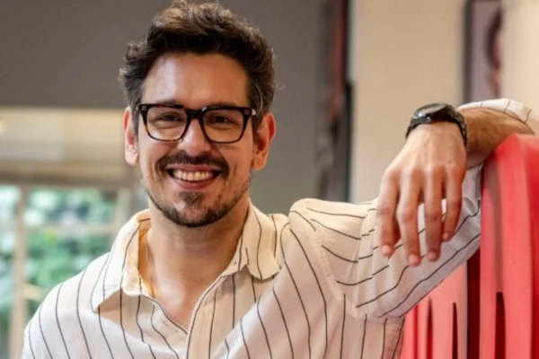João Vicente mora em casa sofisticada feita com pedras exclusivas