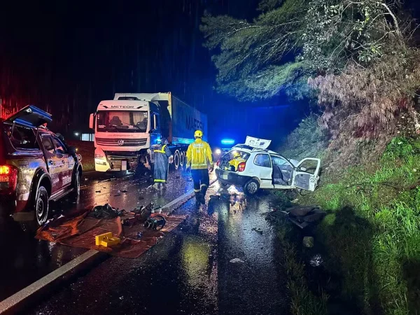 Criança de 6 anos e dois adultos morrem em acidente na BR-470 em SC