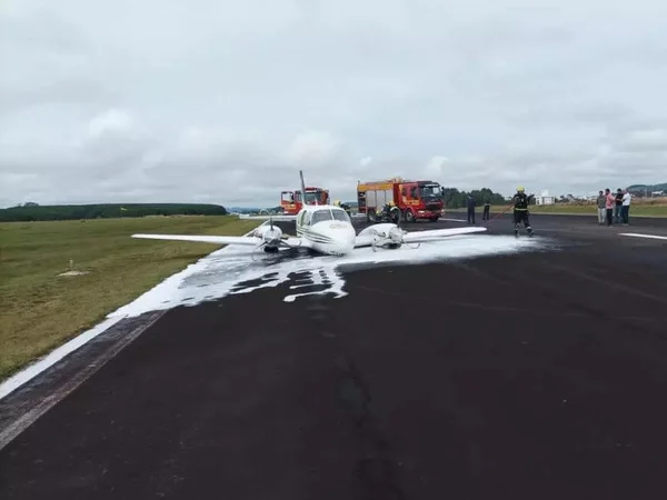 aviao-governo-sc-pouso-emergencia-metropoles