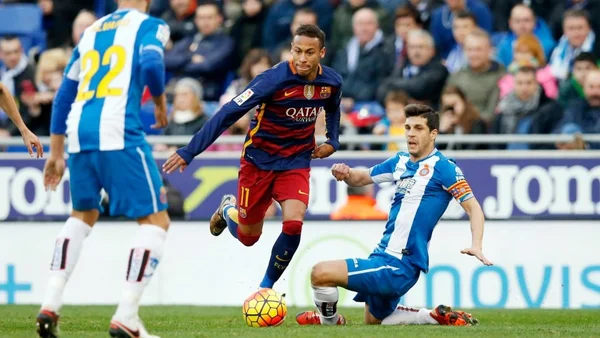 Neymar é vítima de racismo no jogo do Barcelona com o Espanyol