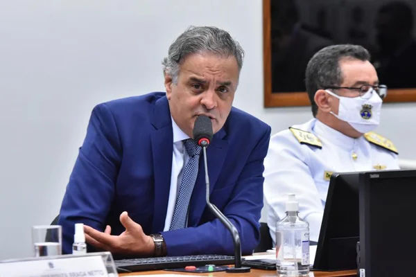 Grupo de Aécio fica no PSDB, mas cobra que Doria se mostre viável