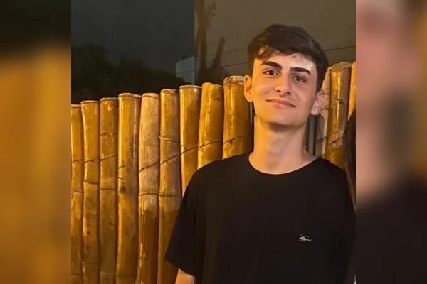 PMs viram réus após atirarem 42 vezes e matarem jovem desarmado por engano