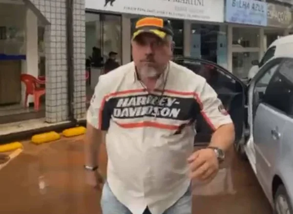 homem de boné