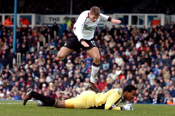 Imagem colorida do goleiro Shaka Hislop