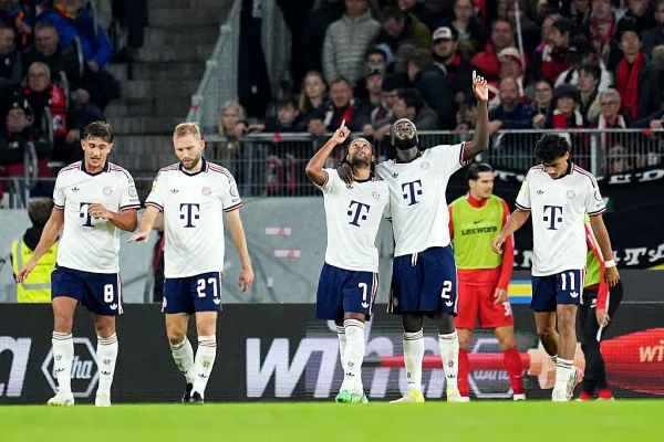 Com gols de Gnabry, Olise e Upamecano, Bayern bate o Freiburg pelo Alemão