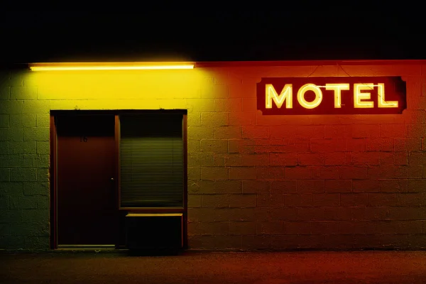 foto colorida fachada motel
