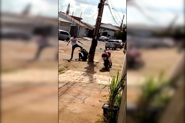 chute em pessoa sentada