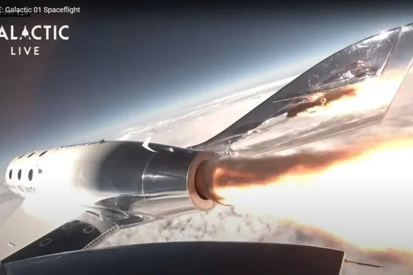 Imagem colorida mostra Lançamento da Virgin Galactic - Metrópoles