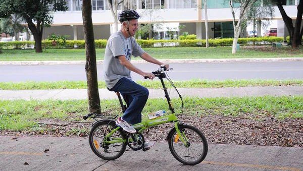 Para pagar dívidas, Rollemberg quer tirar dinheiro até de ciclovia