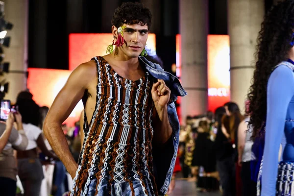 Metrópoles Catwalk encerra 3ª edição com Negra Li na passarela - destaque galeria