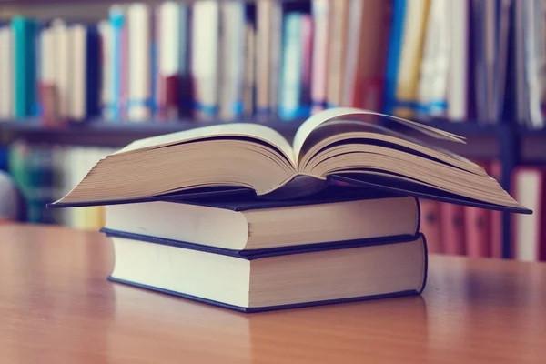 Navio que promove feira de livros flutuantes passará pelo Brasil