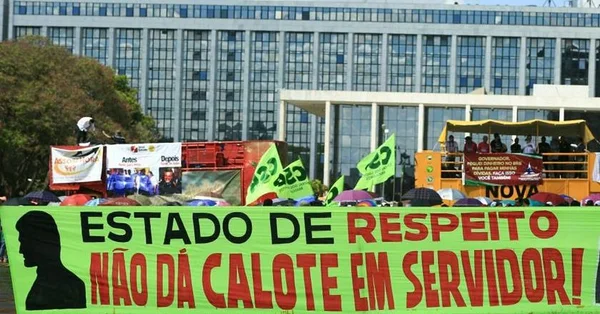 Gestão Rollemberg admite chegar ao fim sem pagar reajuste a servidores