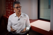 Romeu Zema concede entrevista no estúdio do Metrópoles