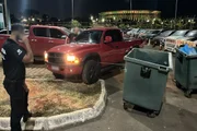 O motorista foi preso por embriaguez ao volante, resistência, desobediência e desacato O motorista foi preso por embriaguez ao volante, resistência, desobediência e desacato