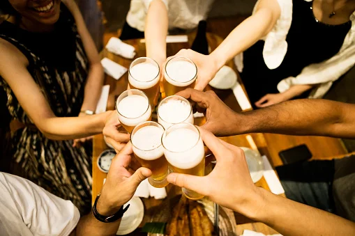 Reino Unido oferece vaga de R$ 200 mil para visitar pubs históricos