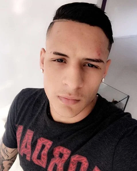 Mas se enrolou e postou para todos seus mais de 400 mil seguidores Mas se enrolou e postou para todos seus mais de 400 mil seguidores