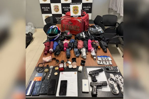 Bonnie e Clyde: casal usava bag de entregas para praticar roubos em SP - destaque galeria Bonnie e Clyde: casal usava bag de entregas para praticar roubos em SP - destaque galeria