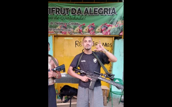 Homem com fuzil