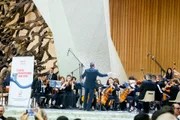 Orquestra Criança Cidadã em apresentação para o Papa Francisco, em 2023