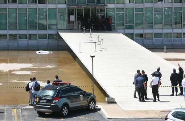 Advogado morre ao cair do 19º andar do Congresso Nacional