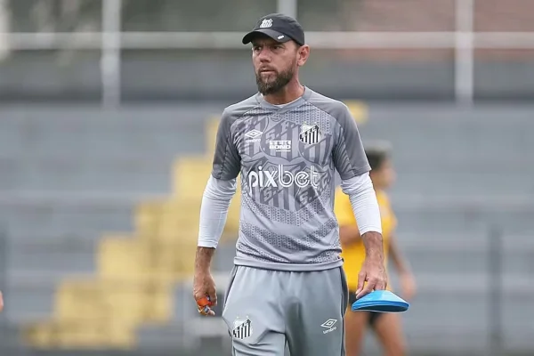 Imagem colorida do técnico kleiton lima acusado de assédio - Metrópoles