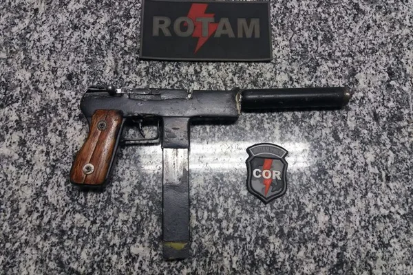 PM apreende menor com submetralhadora 9mm e silenciador em Planaltina
