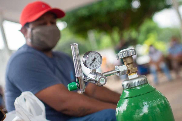 Governo ignorou alertas sobre desabastecimento de oxigênio em Manaus