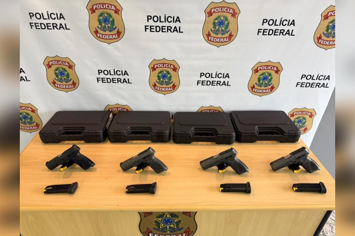 PF apreende pistolas em investigação sobre fraudes envolvendo CACs no RJ