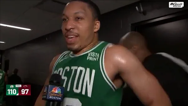 Jogador do Boston Celtics leva dois tapas na bunda durante entrevista