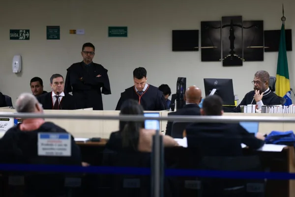 Chacina, réus, júri. julgamento