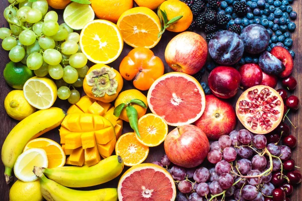 foto colorida de frutas tropicais