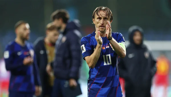 Luka Modric adia aposentadoria e deve renovar contrato com o Milan - destaque galeria Luka Modric adia aposentadoria e deve renovar contrato com o Milan - destaque galeria