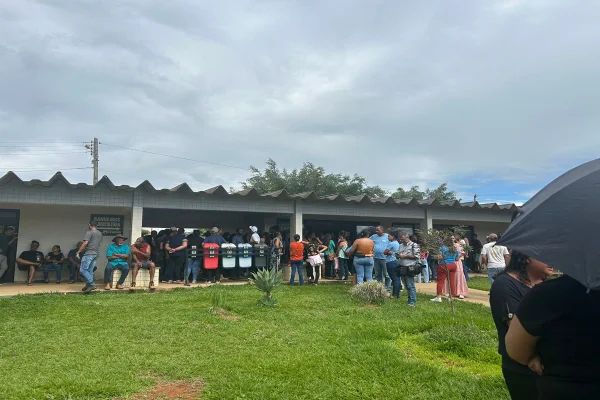 “Inadmissível”, diz irmã de menino morto após pedra cair de caminhão