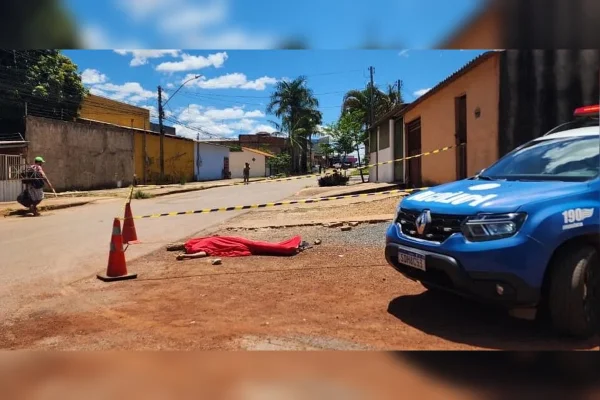 Homem é morto a facadas após discutir com amigos do filho no Entorno